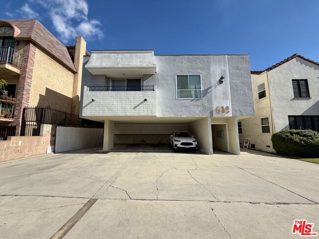 Building Photo - 812 N Alfred St