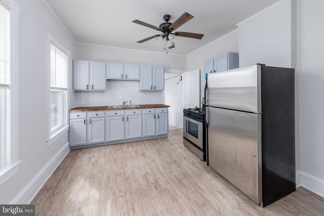 Building Photo - 21 Grandview Ave