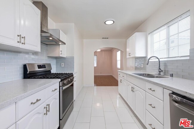 Building Photo - 5873 Dauphin Ave.