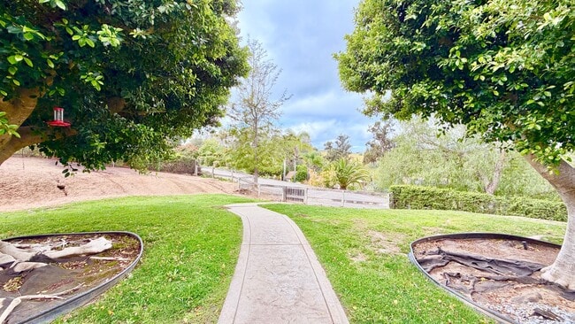 Building Photo - Nicely Updated Single-Story on quiet cul-de-sac Street just Minutes to Downtown Fallbrook!