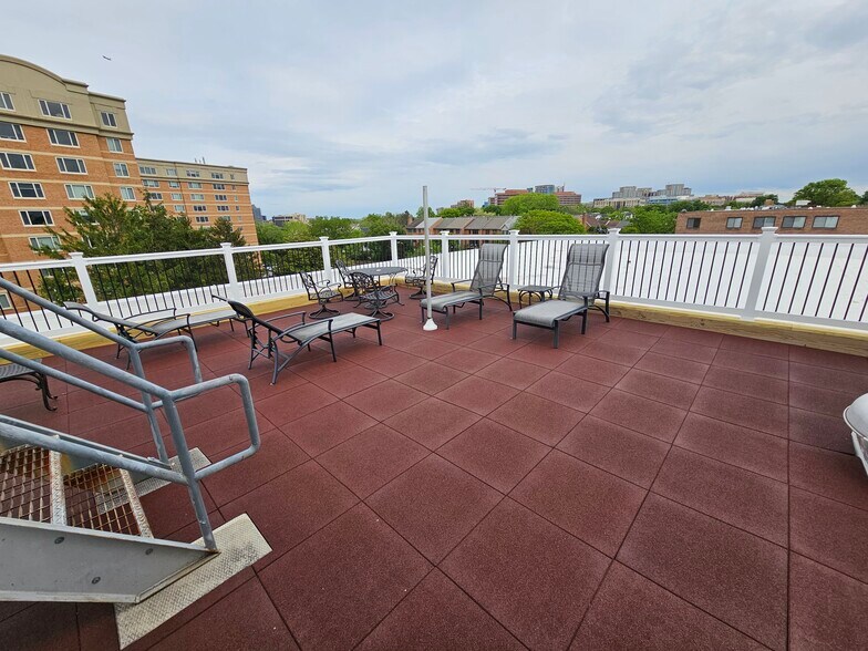 Building Photo - 2016 N Adams St