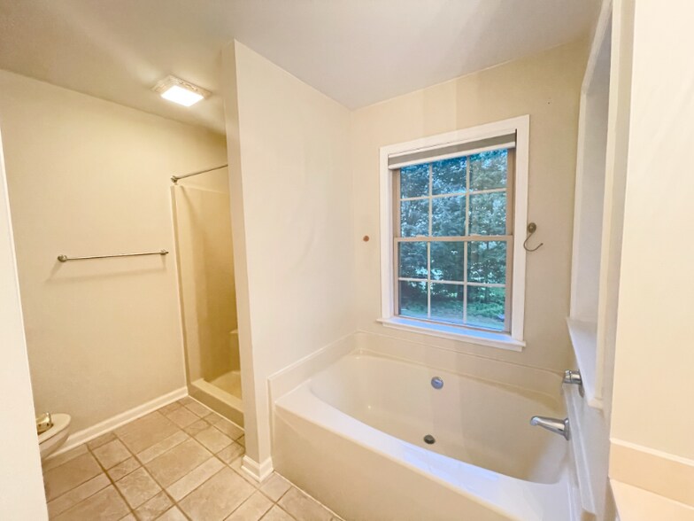 Building Photo - 19295 Briar Patch Dr