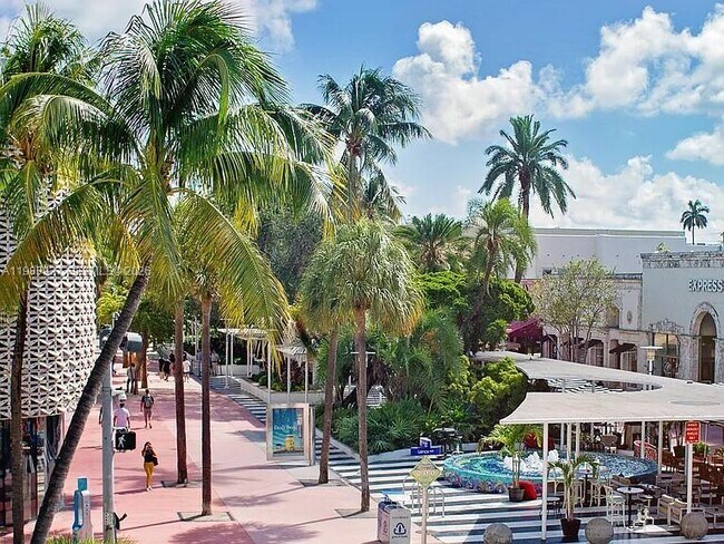 Building Photo - 100 Lincoln Rd