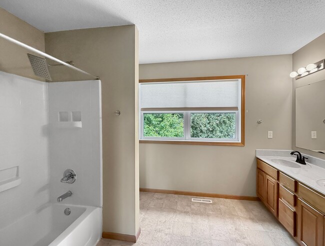 Building Photo - 815 Newberry Ln