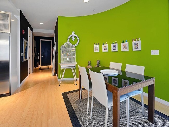 Building Photo - 511 Madison St