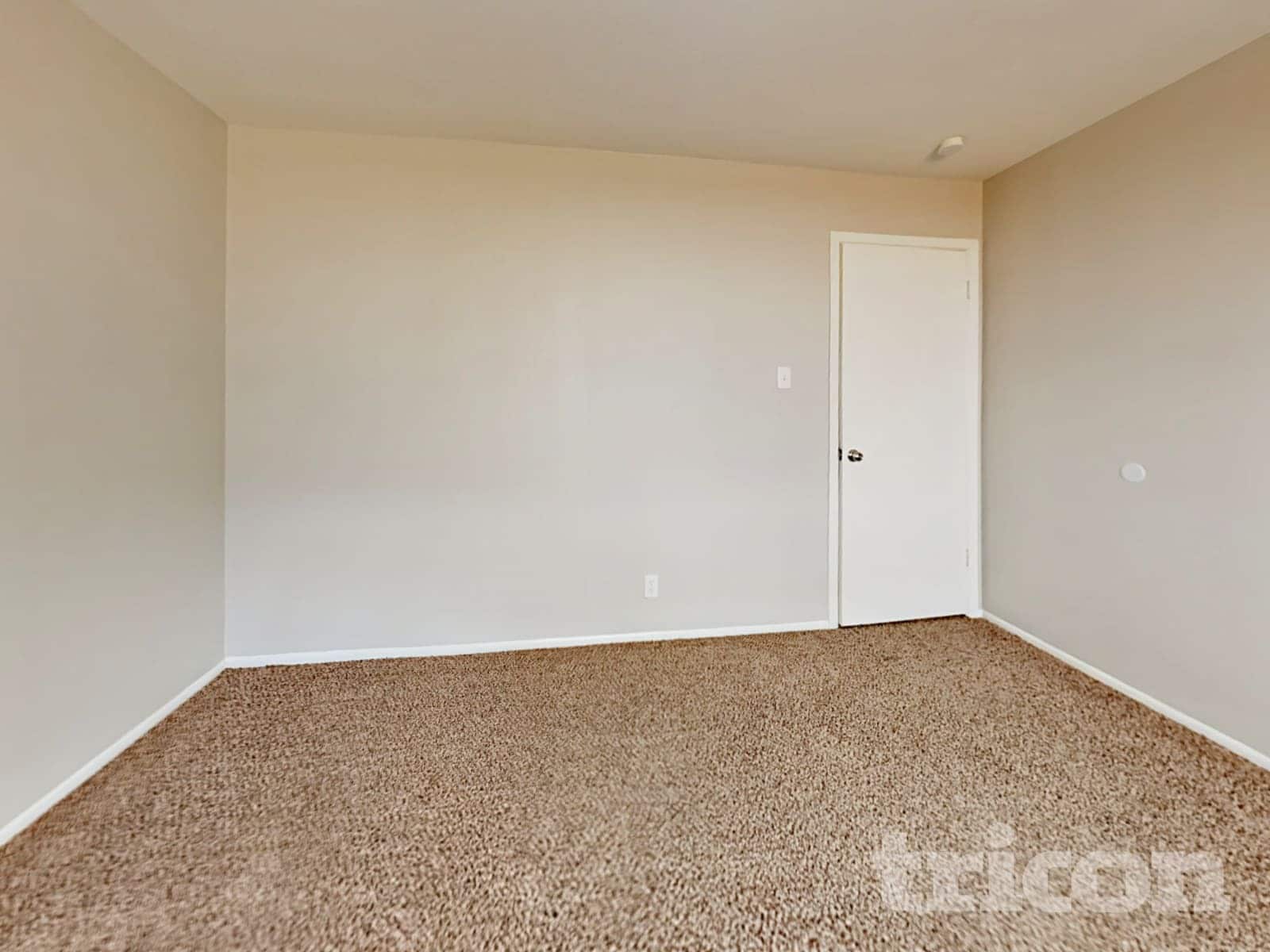 Building Photo - 7606 Chatsworth