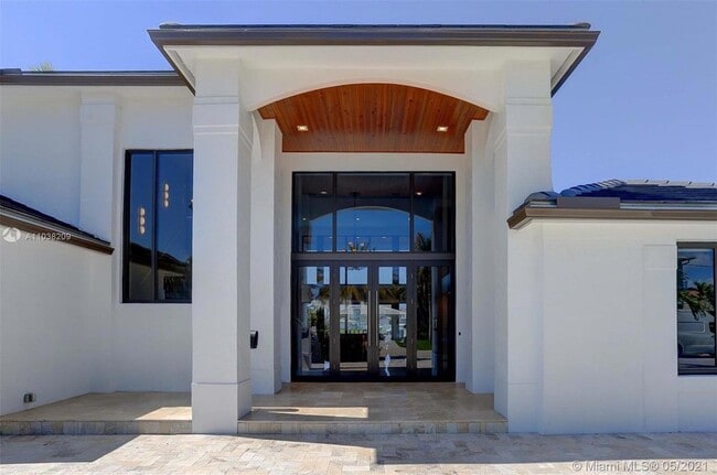 Building Photo - 750 Marine Dr