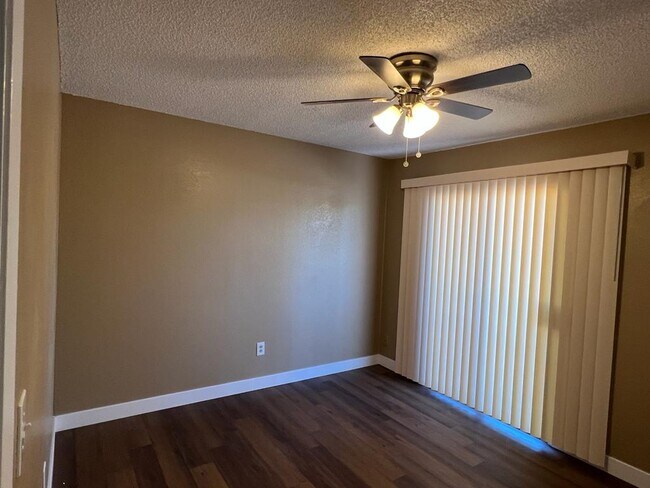 Building Photo - 4301 Isla Verde St