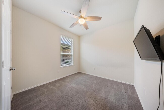 Building Photo - 25631 Bottlebrush Sedge St