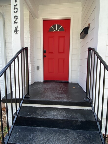 The Red Door: adorable, newly renovated 2 bedroom 2 bath. $280,000 renovation - 1524 Ward Ave NE