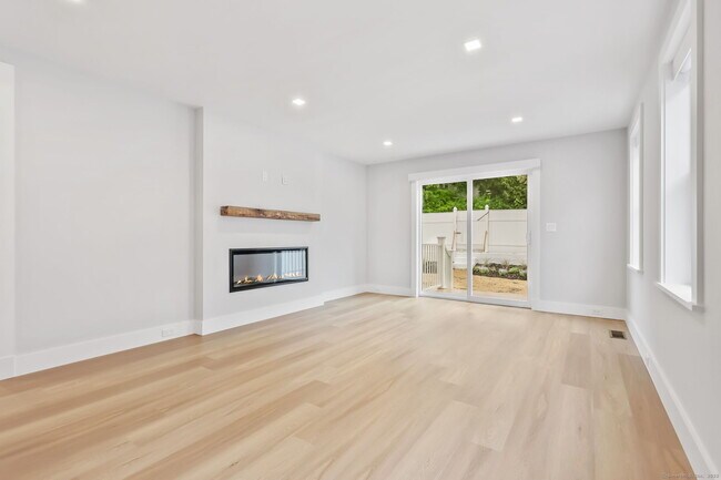 Building Photo - 7 Cos Cob Ave