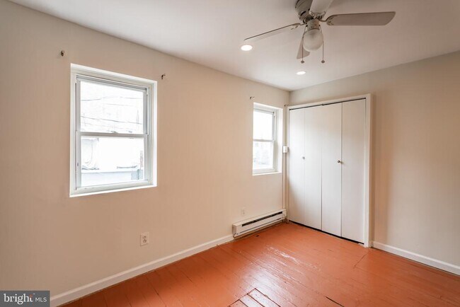 Building Photo - 211 W Stiles St