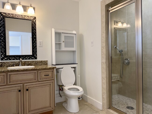 Building Photo - Furnished Old Town Bluffton Cottage