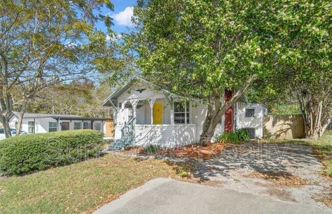 Building Photo - 1803 Douglas Ave