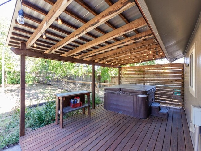 Building Photo - 2404 N Shields Dr