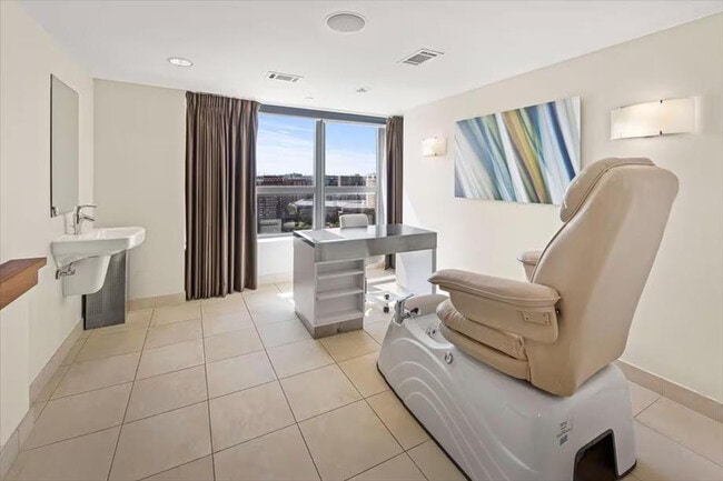 Building Photo - 1405 S Fern St