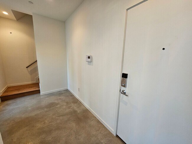 Building Photo - Minutes from Downtown, Uptown, Henderson, ...