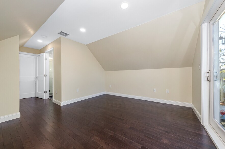 Building Photo - 64 Bradbury Ave