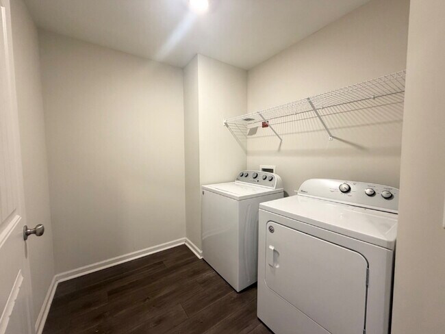 Building Photo - Four Bedroom Home in Heritage New Riverside!
