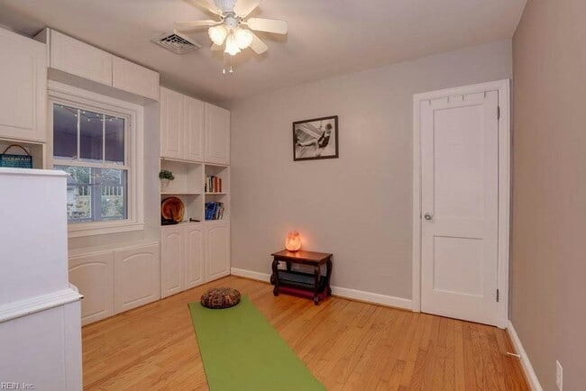 Building Photo - 171 W Bay Ave