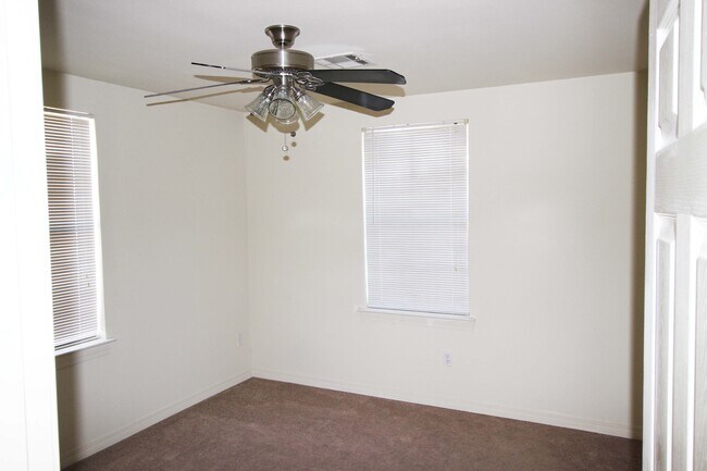 Building Photo - 8304 Palm St