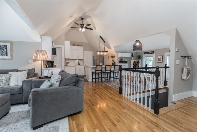 Building Photo - 36 Saxton St