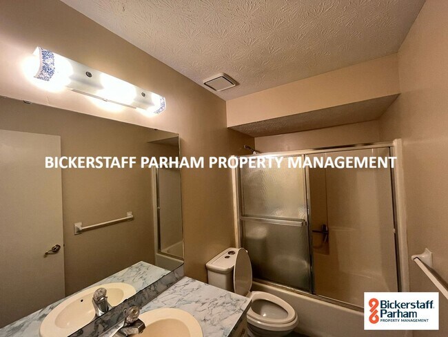 Building Photo - Located in Northern Columbus!