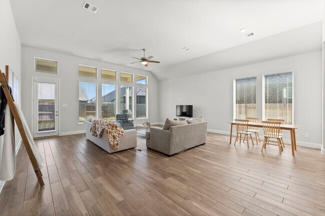 Building Photo - 15949 Hayes Mkt Lp