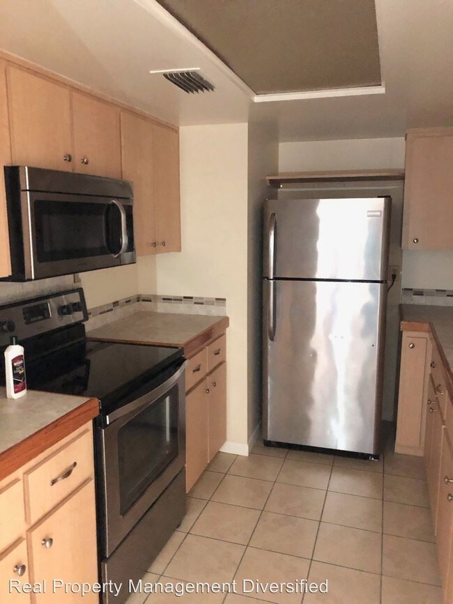 Building Photo - 1302 NE 33rd Ave