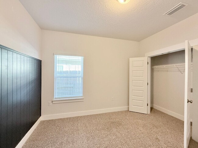 Building Photo - Spacious 3-Bedroom Home - Community Pool