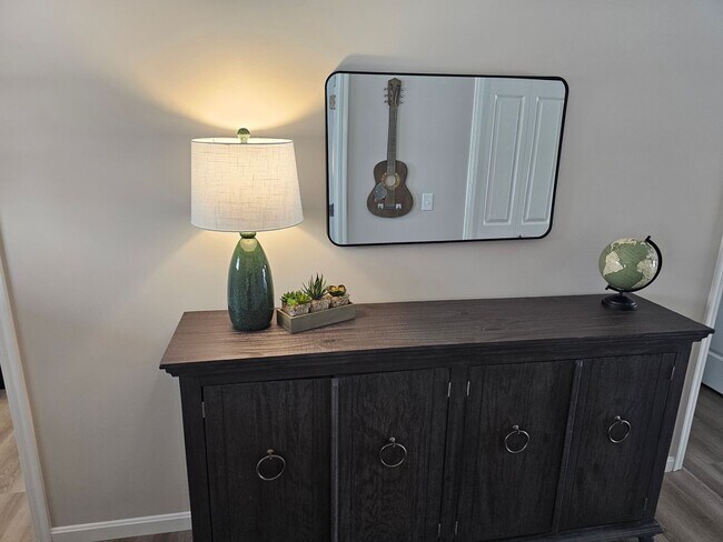 Building Photo - 814 Pierson Rd