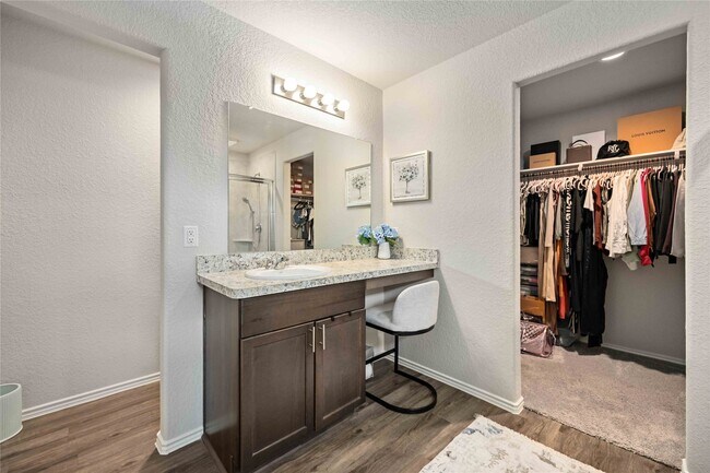 Building Photo - 10527 Meadow Saffron Dr