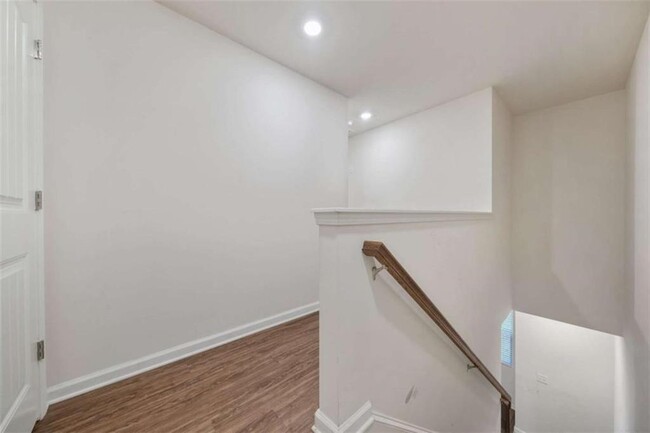 Building Photo - 826 Bentley Dr