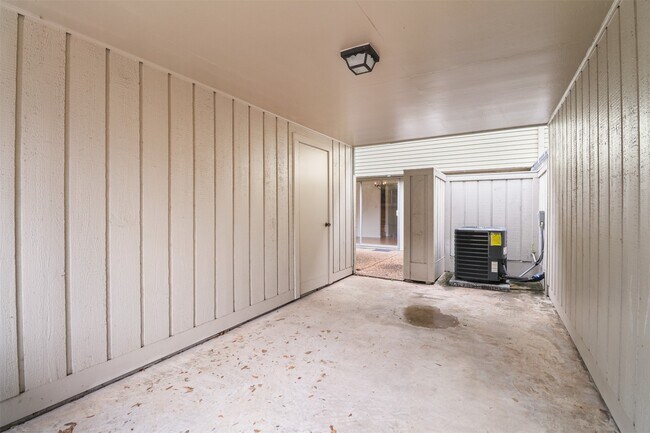 Building Photo - 6332 Chevy Chase Dr