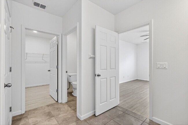 Building Photo - Renovated 4 Beds 2 Baths Single Family on Over a QTR Acre lot | Huge Yard