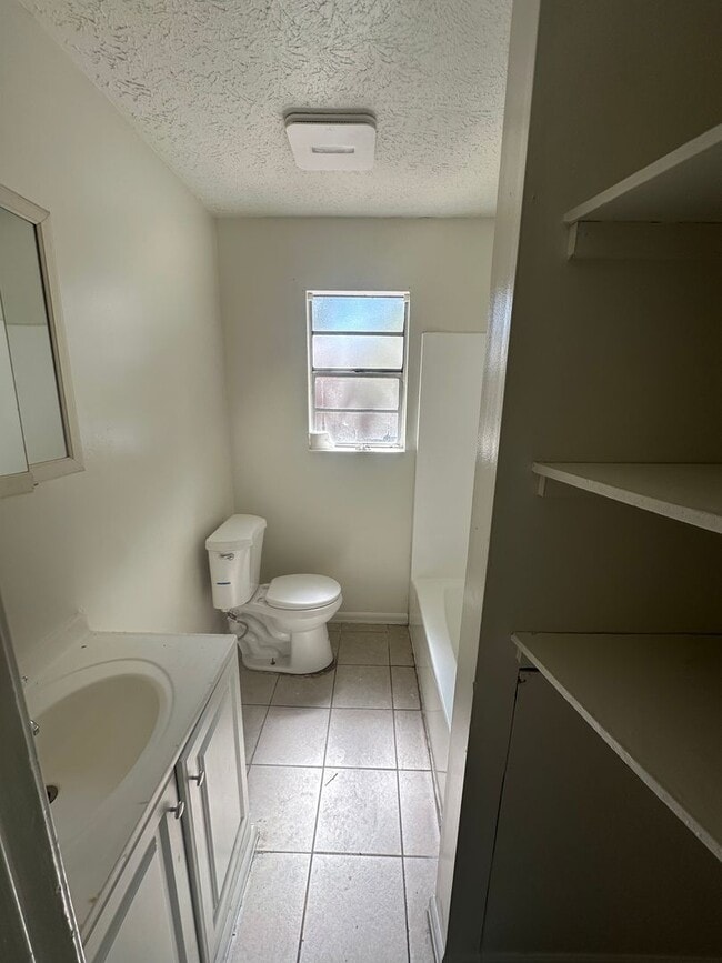 Building Photo - Multi-Family Property with 2 Units, (2 Bedroom/1 Bath)