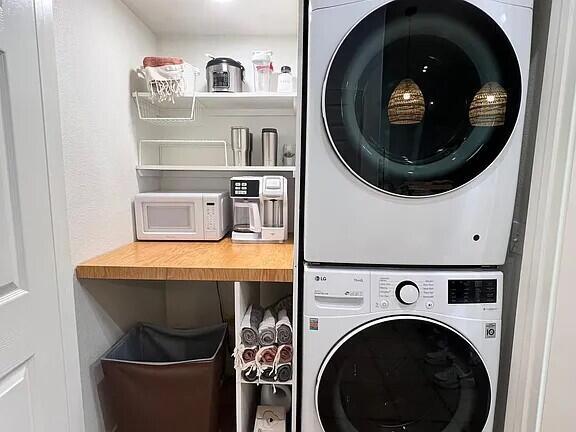 Building Photo - 53460 Avenida Diaz