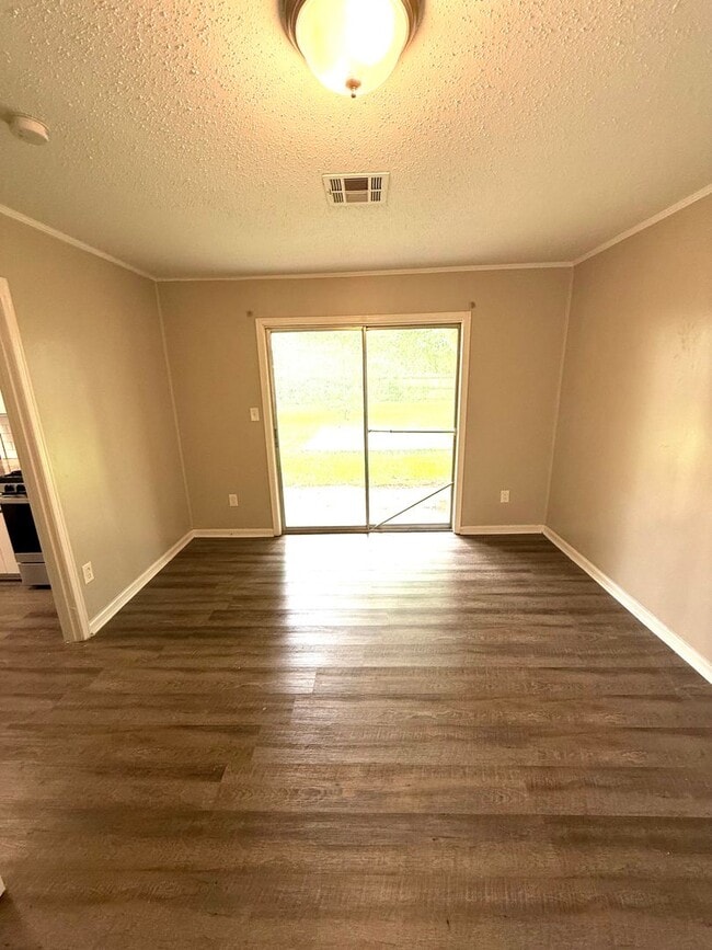 Building Photo - ** 4 Bed 2 Bath located off Wares Ferry Road **Call 334-366-9198 to schedule a self-showing