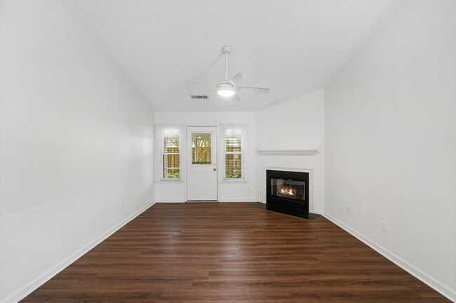 Building Photo - 115 Chloe Ln