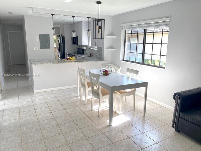 Building Photo - 12024 Royal Palm Blvd