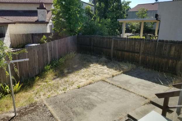 Building Photo - 875 Tanglewood Dr