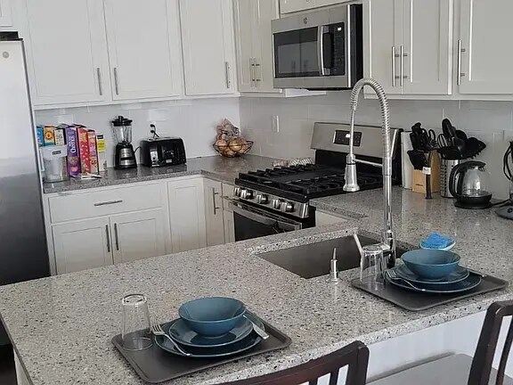 Building Photo - 512 W Montgomery Ave