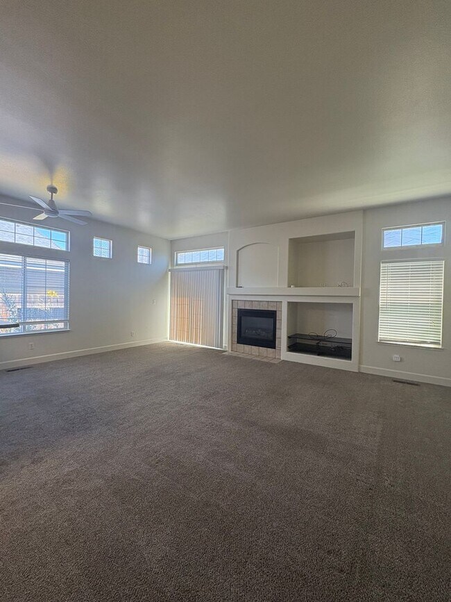 Building Photo - Move in ready North Carson