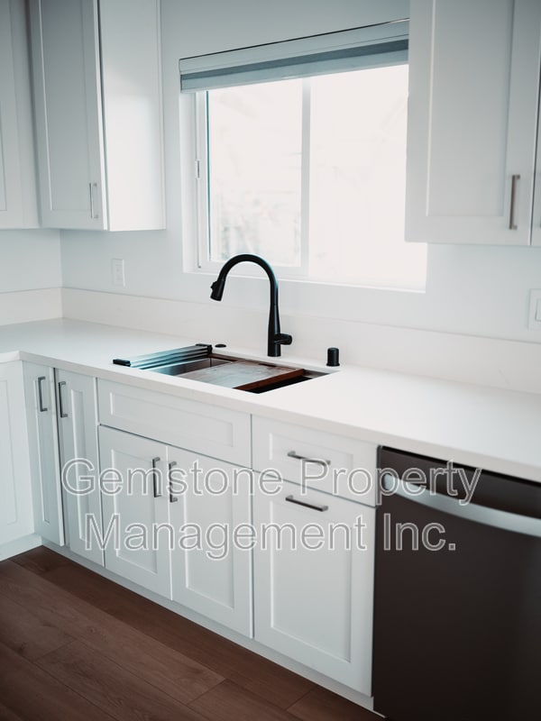 Building Photo - 5263 Tipton St