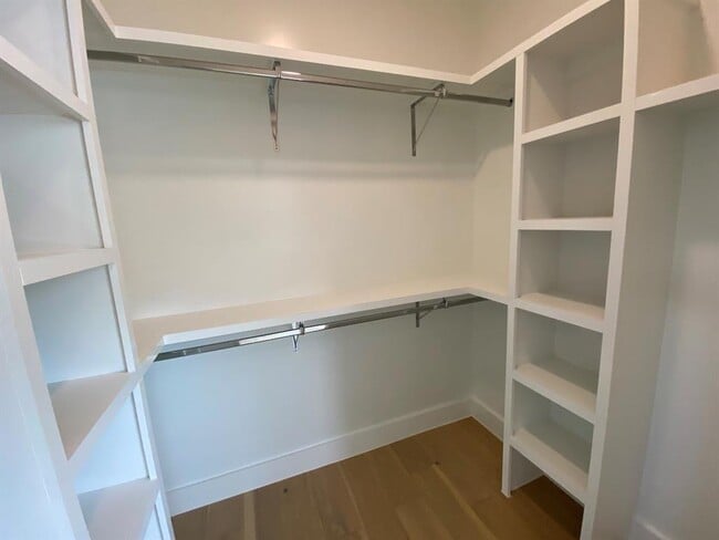 Building Photo - 1903 E 8th St