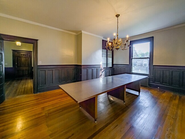 Building Photo - 424 Park Ave N