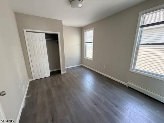 Building Photo - 413 Beardsley Ave