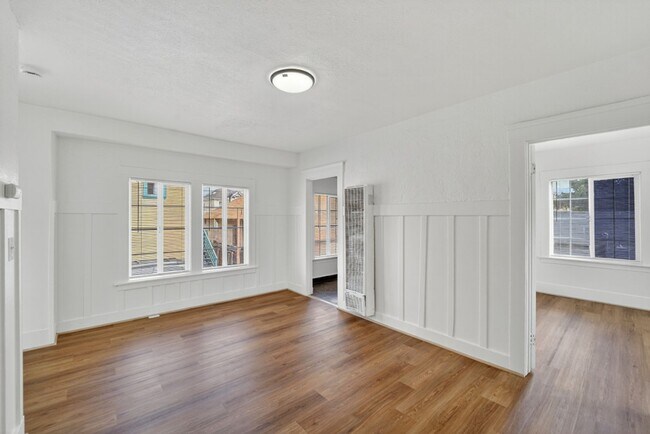 Building Photo - 4114 E 17th St