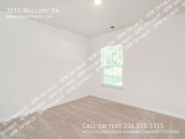 Building Photo - 3016 Mallory Dr