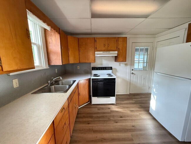Building Photo - 2-Bedroom Ranch Home with Basement Storage and Fenced Yard